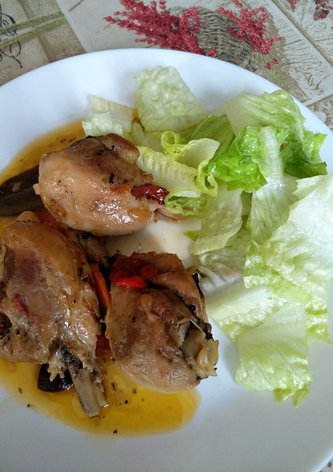 Una foto de Pollo en pepitoria
