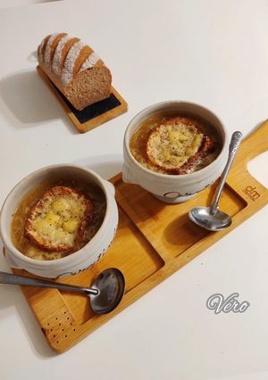 A picture of Onion and Beer Soup.