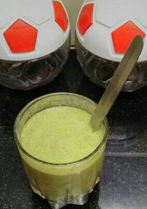 A picture of Dips & sauces mint chutney with curd.