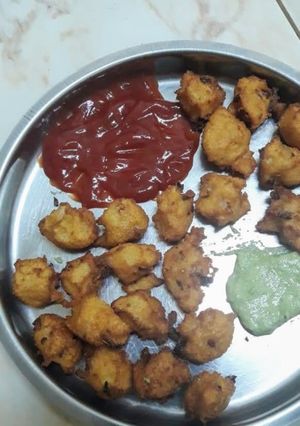 પકોડા (pakoda recipe in gujarati) રેસીપી મુખ્ય ફોટો