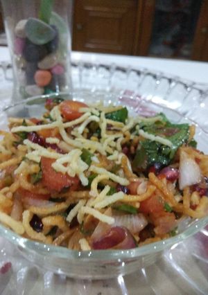 A picture of Chinese chatpati bhel.