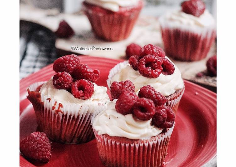 Red Velvet Cupcake with Creamcheese Frosting