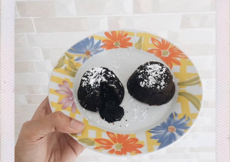 Molten chocolate cake @erinagudono