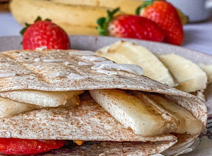 Foto principal de Wrap dulce con fresas, plátano y chocolate
