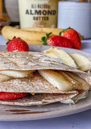 A picture of Sweet Wrap with Strawberries, Banana, and Chocolate.