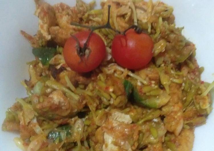 Kembang kates vs. Terong lalap