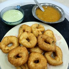 A picture of Medu Vada.