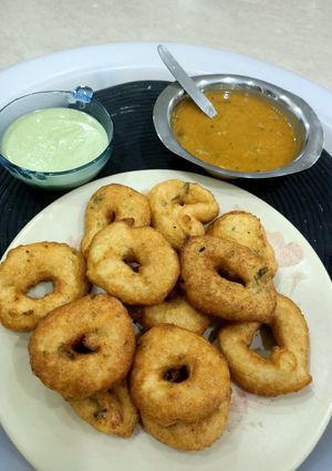 A picture of Medu Vada.