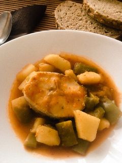 Una foto de Guiso de patatas con merluza y judía verde