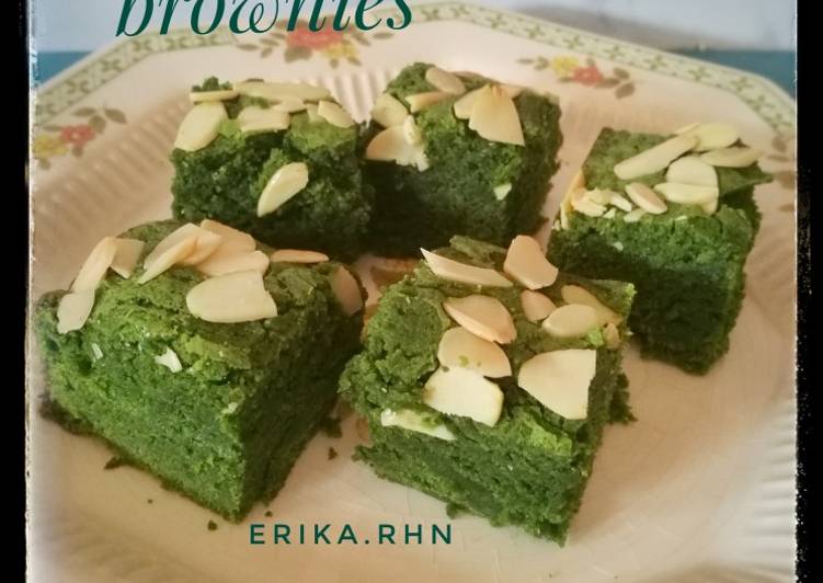 Almond matcha brownies