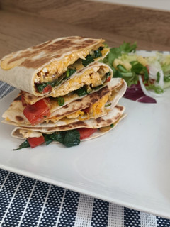 Una foto de Quesadilla de pollo y espinacas