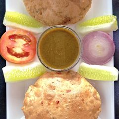 A picture of Aloo Puri.