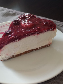 Erdei gyümölcsös sajttorta recept fotója