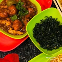 A picture of Whosayna’s Crispy Chicken and Veggie Manchurian Twist.