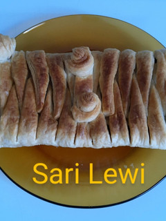 Una foto de Trenza de hojaldre con dátiles y queso en horno microondas (3 ingredientes)
