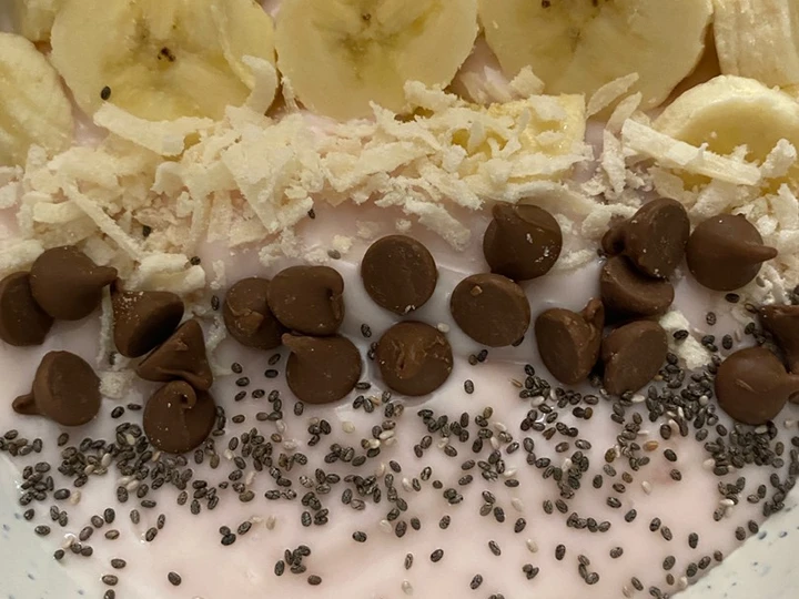 Recipe Banana and chocolate smoothie bowl which Delicious