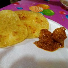 A picture of Paratha aaloo dum.