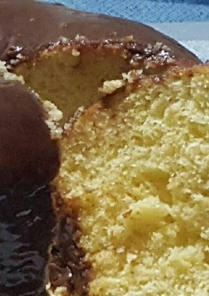 Una foto de Bizcocho de naranja con cobertura de chocolate nestlé