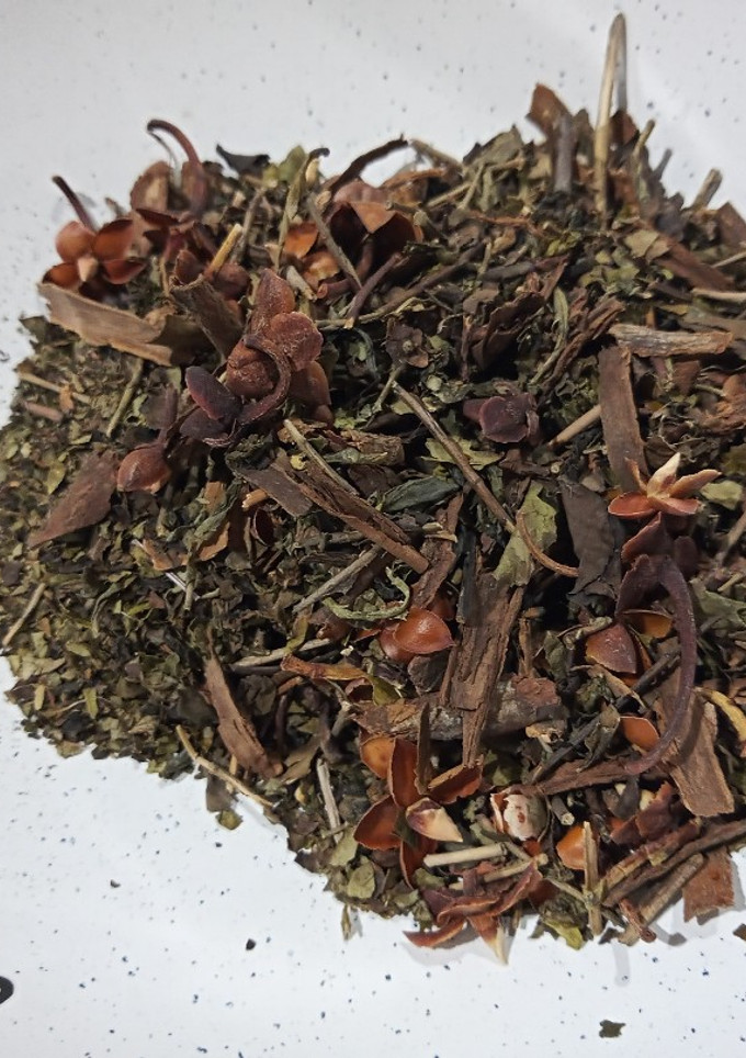 Una foto de Blend de té verde, tila y canela de madagascar 🌱🌺
