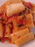 Pasta con tomates Cherry horneados con queso camembert
