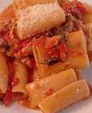 Pasta con tomates Cherry horneados con queso camembert