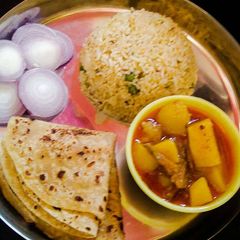 A picture of Sukhi Bombil Aloo gravy.
