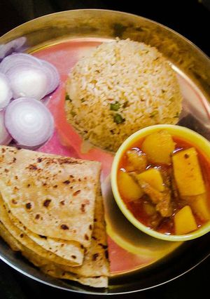 A picture of Sukhi Bombil Aloo gravy.