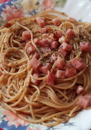Una foto de Espaguetis integrales con Sajonia al ajillo y toque picante