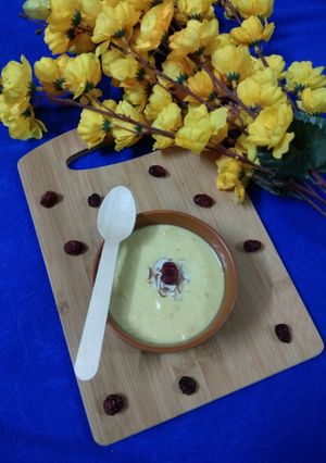 A picture of Kesar-Elaichi Rabdi.