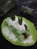 Kue Putu Bambu Pakai Daun Pisang