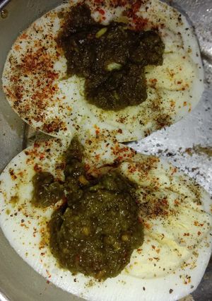 A picture of Boiled eggs with chutney.