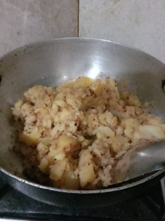 भुने आलू (Bhune aloo recipe in hindi) रेसिपी मुख्य फोटो