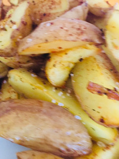 Una foto de Patatas gajo al horno con chile y ajo