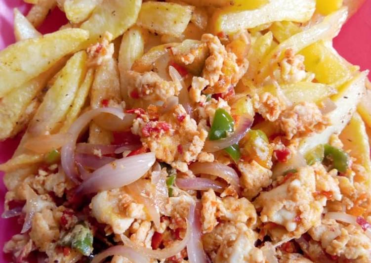 Simple Way to Prepare Any-night-of-the-week Fried Irish potatoes and egg source Cooking Basics for Beginners