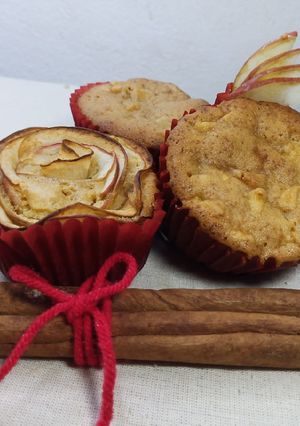 Una foto de Muffins de manzana y canela