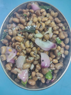 தட்டாம் பயிறு சுண்டல் (Thttam payru sundal recipe in tamil) செய்முறை முக்கிய புகைப்படம்