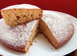 Foto di Torta senza zucchero, con banane, datteri e nocciole