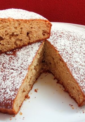 Foto di Torta senza zucchero, con banane, datteri e nocciole