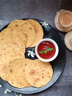 ऑइल फ्री पावभाजी मसाला खाकरा (Pavbhaji masala khakhra recipe in marathi) रेसिपी चे मुख्य फोटो 
