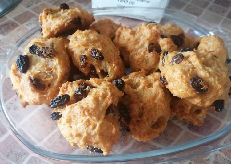 Biscotti con scarti di carote, con miele e uvetta