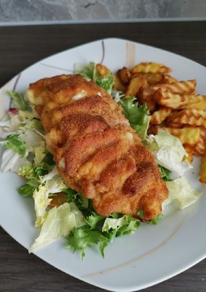Hasselback csirkemell sajttal és baconnel recept fotója