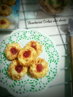 Foto resep Thumbprint cookies whit cheese (selai stawberry+blueberry)