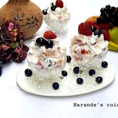 A picture of Creamy fruit dessert 🍨.