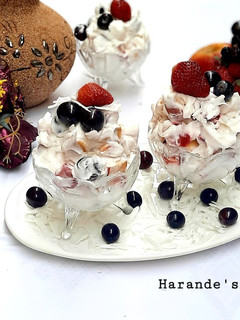 A picture of Creamy fruit dessert 🍨.