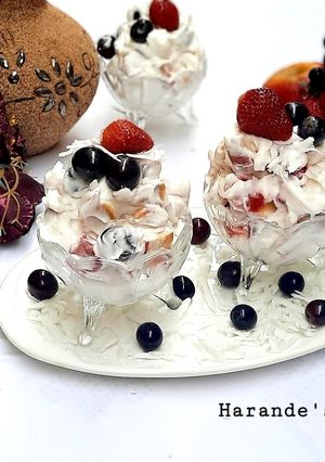 A picture of Creamy fruit dessert 🍨.