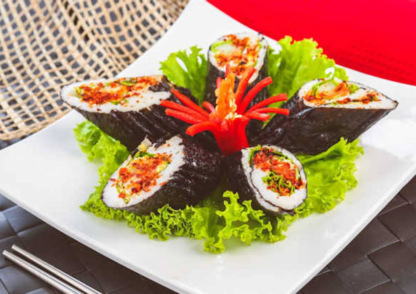 Resep Resep Kimbap Salmon Pedas yang Bikin Ngiler