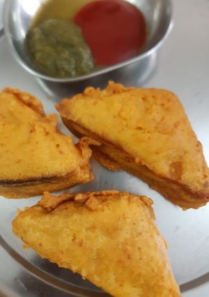 A picture of Bread pakoda.