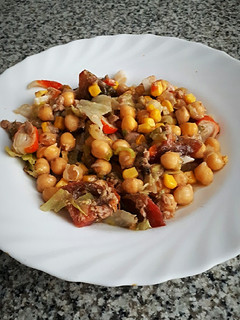 Una foto de Ensalada de garbanzos