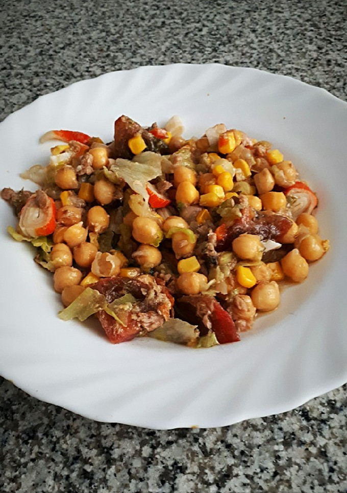 Una foto de Ensalada de garbanzos