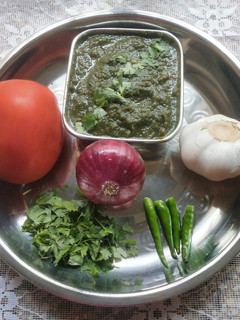 ટોમેટો ધાણા ની ચટણી (Tomato Coriander Chutney Recipe In Gujarati) રેસીપી મુખ્ય ફોટો